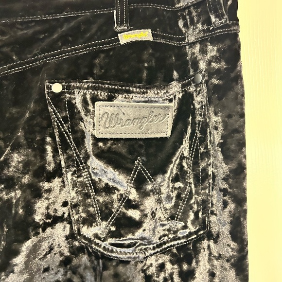 Wrangler Women's Retro Black Velvet Trumpet Flare Jeans 34x34 - Picture 8 of 9